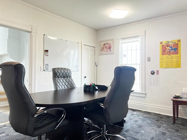 More Photos Of 332 N Main St, Gordon Flex For Sale