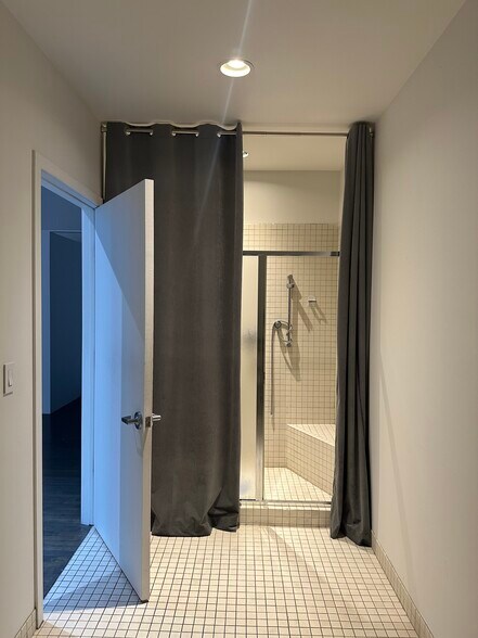 More Photos Of 835 W Washington Blvd, Chicago Unknown For Lease