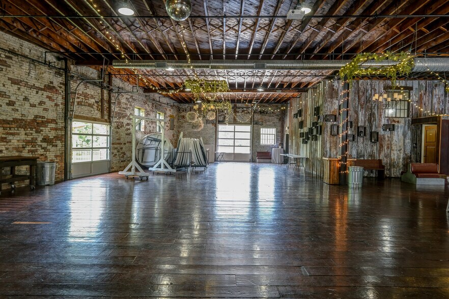 More Photos Of 11 Railroad St, Murphy Research And Development For Sale