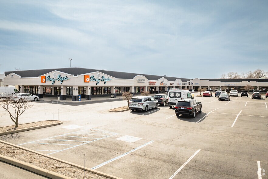 More Photos Of 300-342 W Dussel Dr, Maumee Unknown For Lease