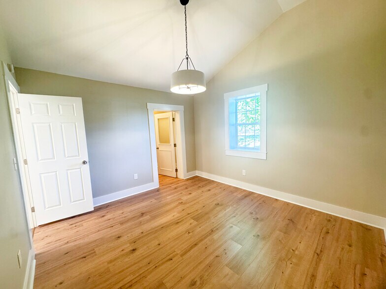 More Photos Of 1102 Kirkland Avenue, Nashville Office Residential For Lease