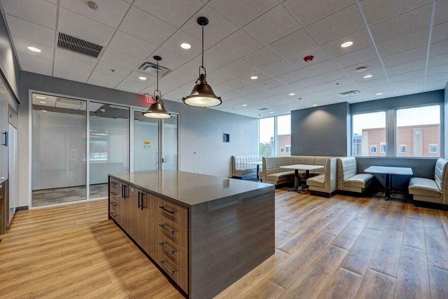 More Photos Of 6740 Rock Spring Rd, Wilmington Office For Lease