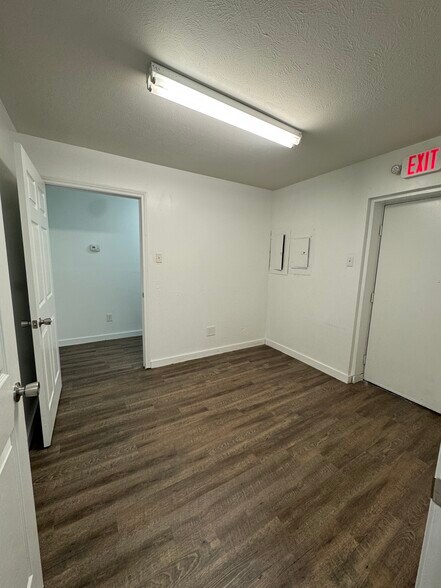 More Photos Of 115 S Goliad St, Rockwall Storefront Retail Office For Lease