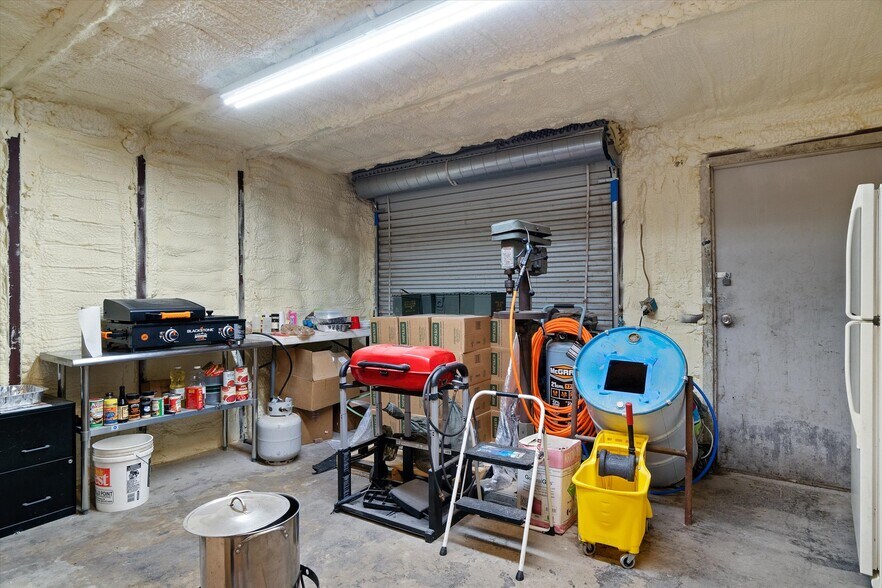 More Photos Of 701 E Pine St, Edgewood Flex For Lease