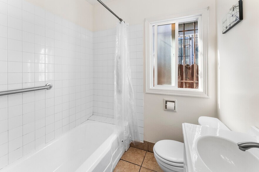 More Photos Of 6504 Bancroft Ave, Oakland Apartments For Sale