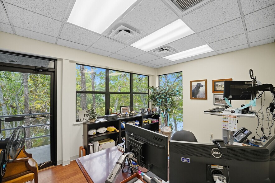 More Photos Of 8818 Goodbys Executive Dr, Jacksonville Office For Lease