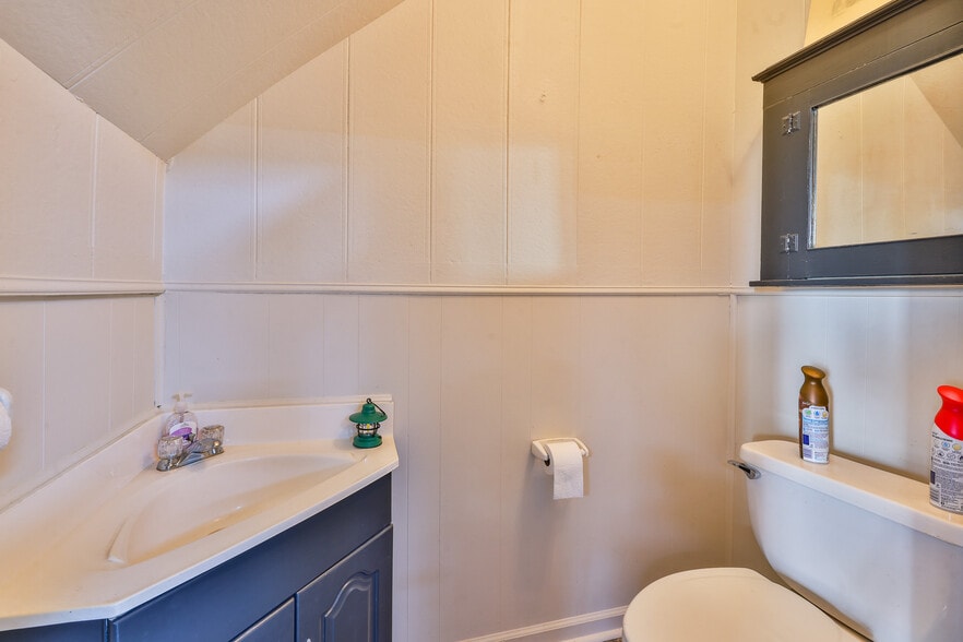 More Photos Of 126 N Wilson St, Dresden General Retail For Sale