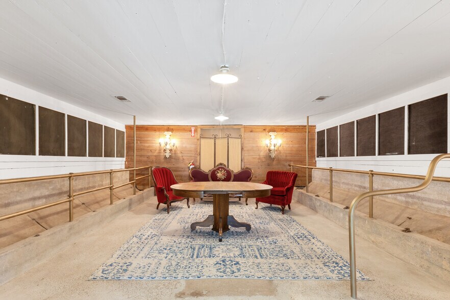 More Photos Of 53447 Highway 290, Hempstead Specialty For Sale