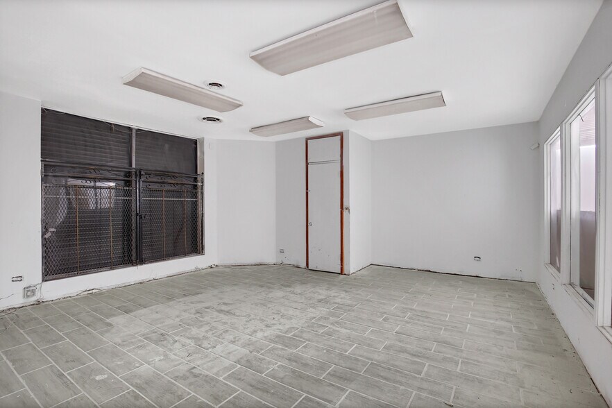 More Photos Of 8801-8805 S Stony Island Ave, Chicago Storefront For Sale