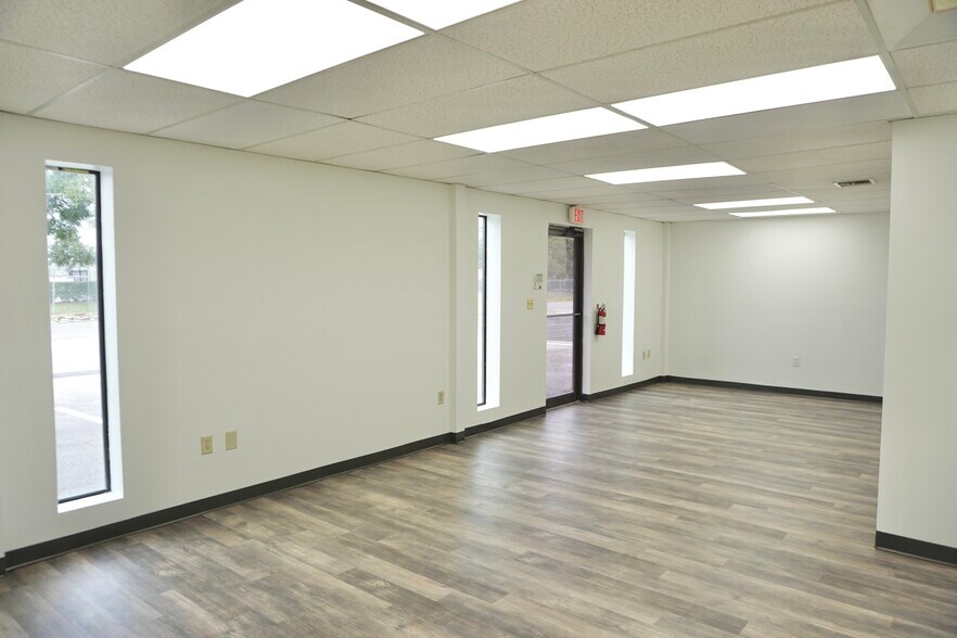 More Photos Of 1030 S 86th St, Tampa Industrial For Sale