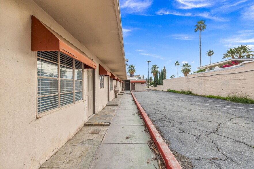 More Photos Of 1059-1063 N Palm Canyon Dr, Palm Springs Storefront For Sale