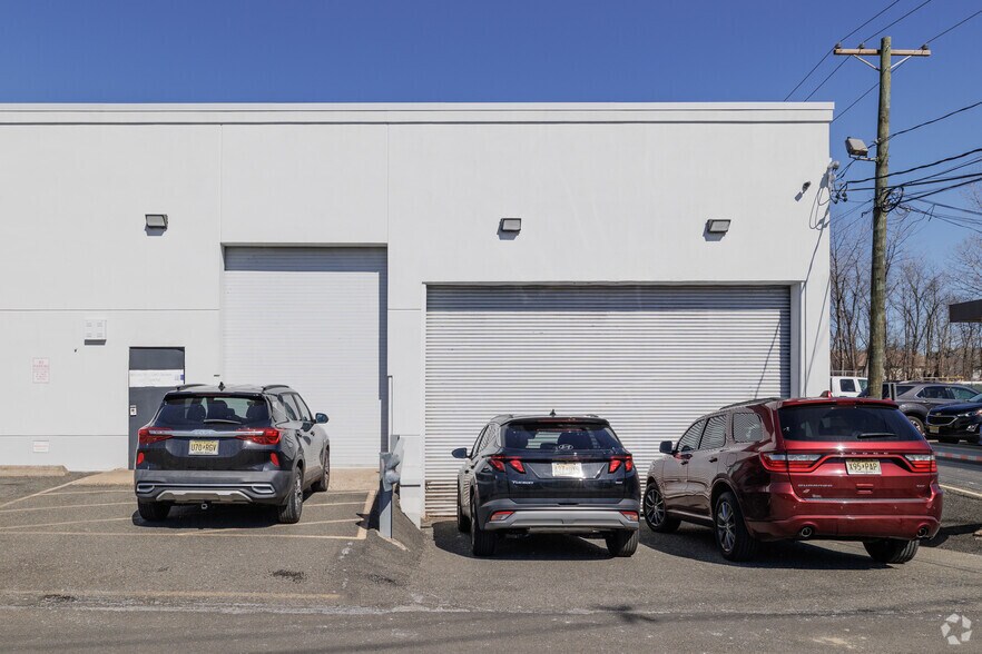 More Photos Of 1-5 Plant Rd, Hasbrouck Heights Warehouse For Lease