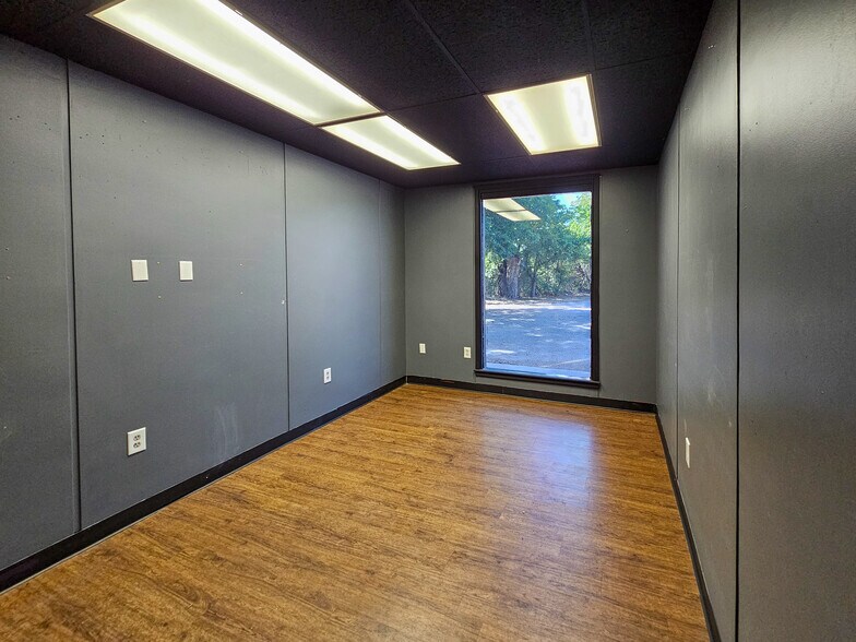 More Photos Of 209 S Leggett Dr, Abilene Office For Sale