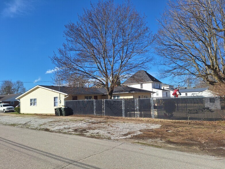 More Photos Of 202 W Plum St, Thorntown Daycare Center For Sale