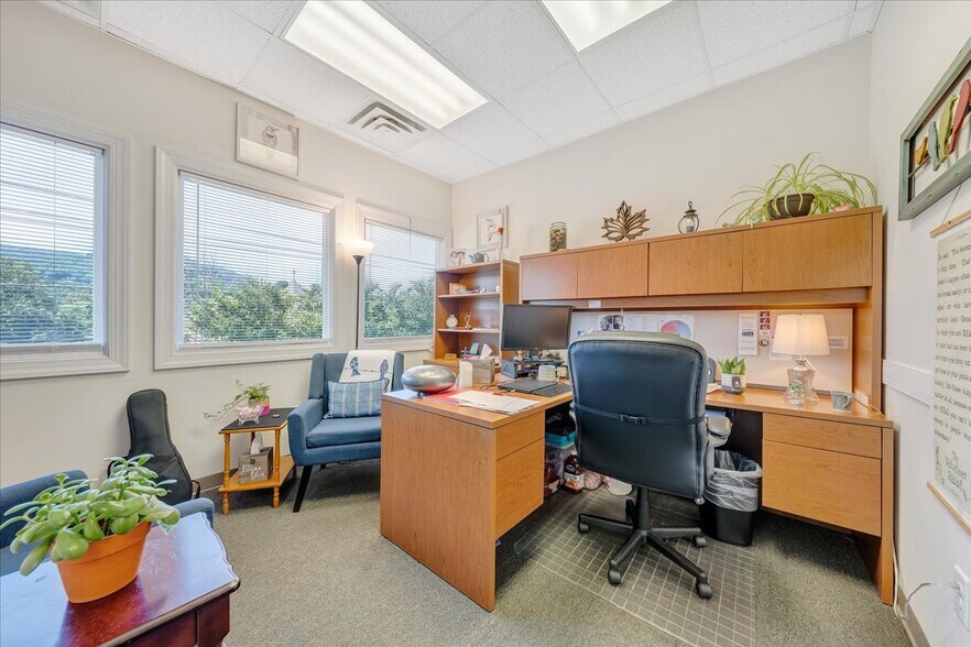 More Photos Of 2408 Electric Rd, Roanoke Medical For Lease