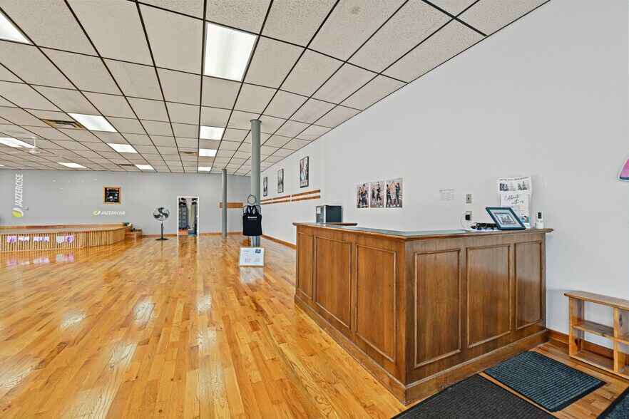 More Photos Of 2095 Kerper Blvd, Dubuque General Retail For Lease