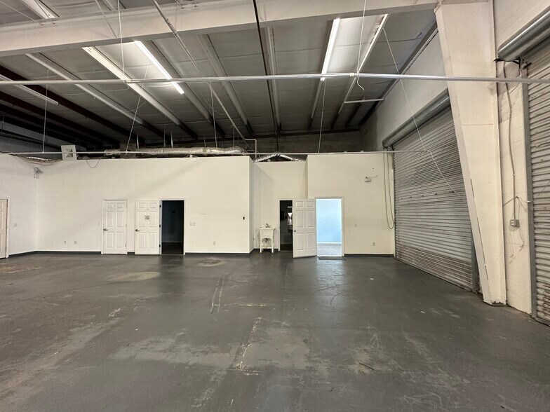 More Photos Of 1280 Hand Ave, Ormond Beach Showroom For Lease