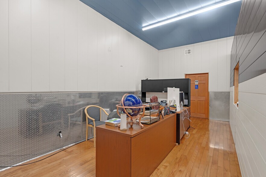 More Photos Of 3114 Tonnelle Ave, North Bergen Showroom For Lease