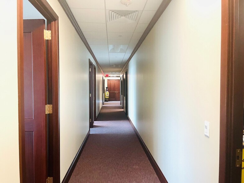 More Photos Of 9999 Bellaire Blvd, Houston Medical For Lease