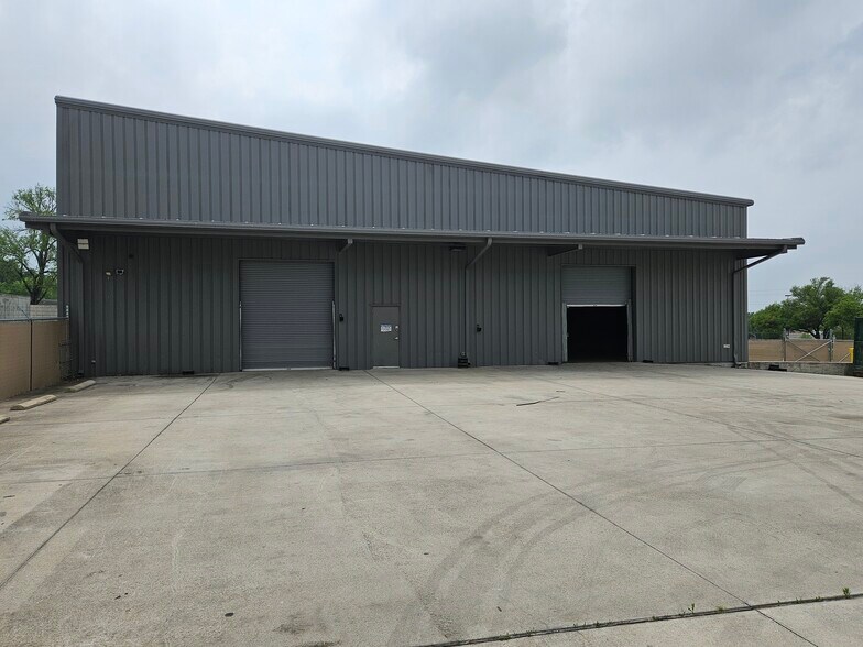 More Photos Of 1516 Ferguson Ln, Austin Light Distribution For Lease