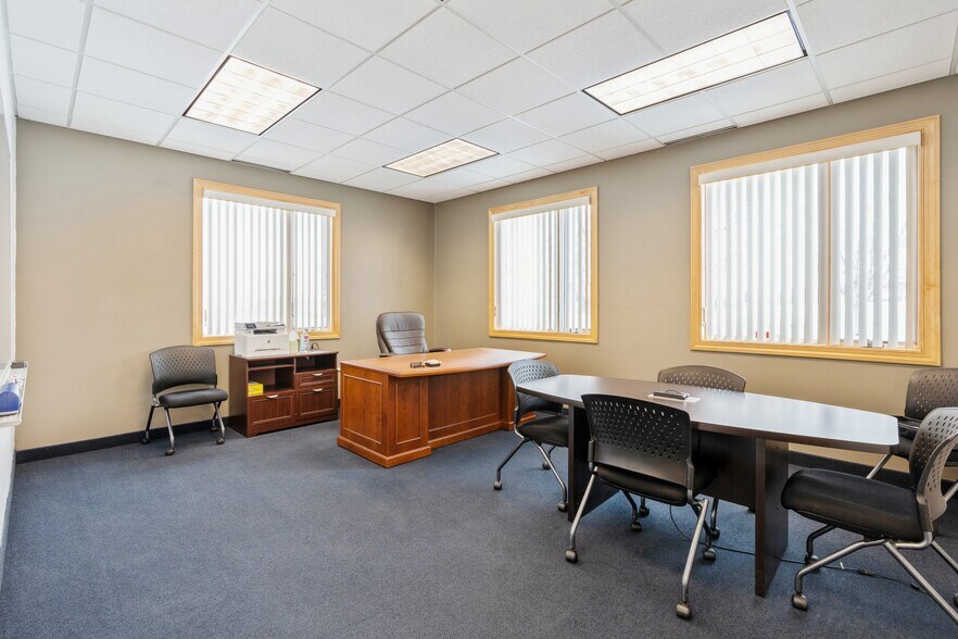 More Photos Of 2200 Gannett Ave, Des Moines Office For Sale