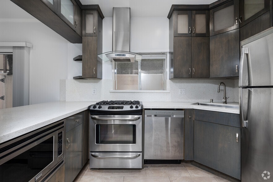 More Photos Of 6543 Franklin Ave, Hollywood Apartments For Sale