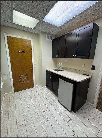 More Photos Of 1124 Rt 202 S, Raritan Office For Sale