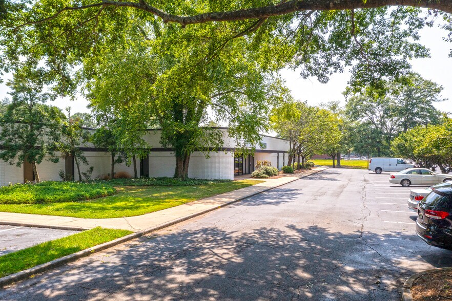 More Photos Of 5500 Oakbrook Pky, Norcross Unknown For Lease