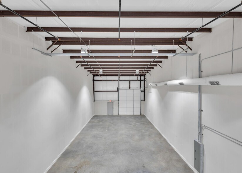 More Photos Of 312-332 Eldorado Pky, McKinney Warehouse For Sale