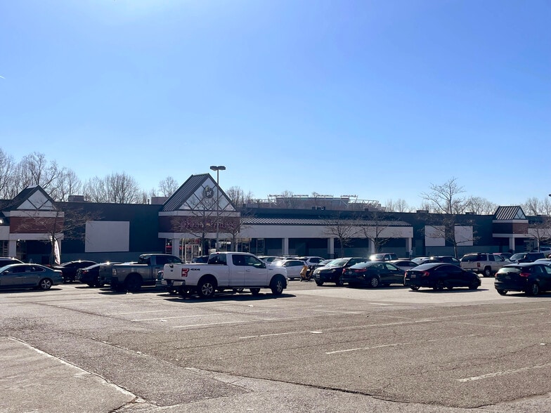 More Photos Of 8511-8585 Landover Rd, Landover Storefront For Lease