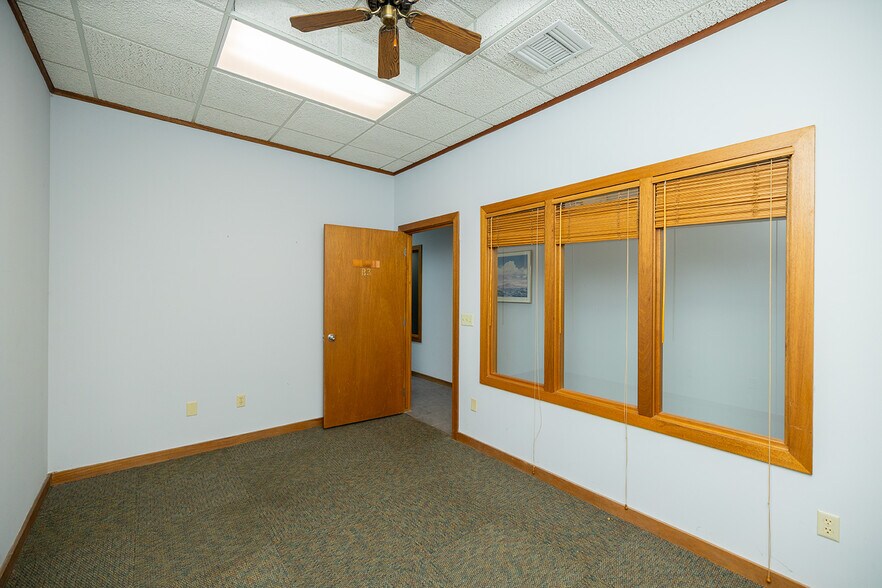 More Photos Of 1020 N Main St, Wichita Medical For Sale