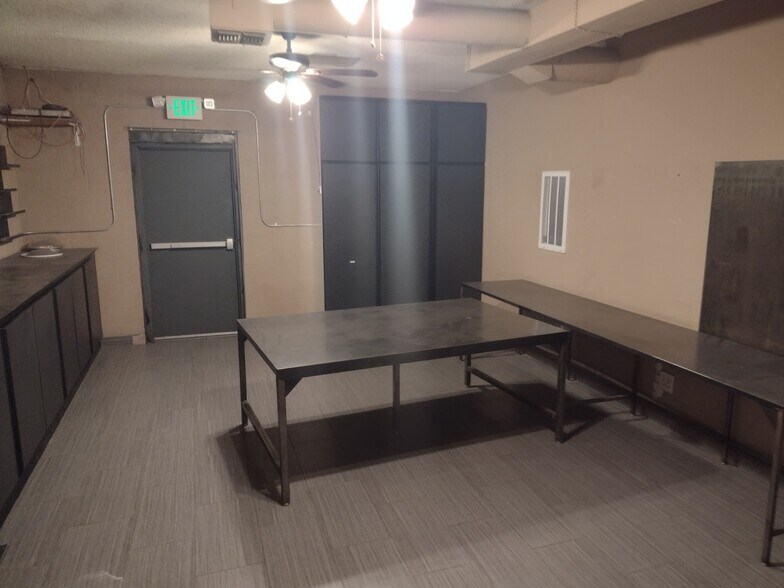 More Photos Of 4165 W Clarendon Ave, Phoenix Manufacturing For Lease