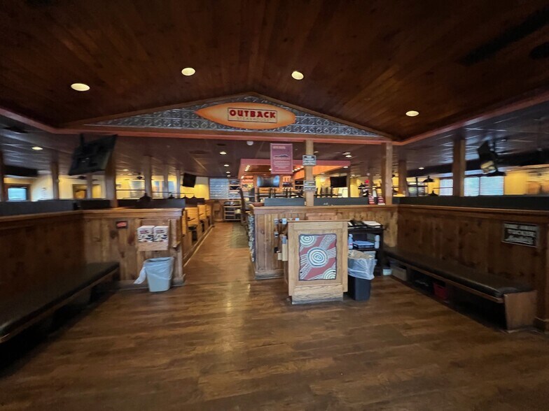 More Photos Of 3946 State Route 31, Liverpool Restaurant For Sale