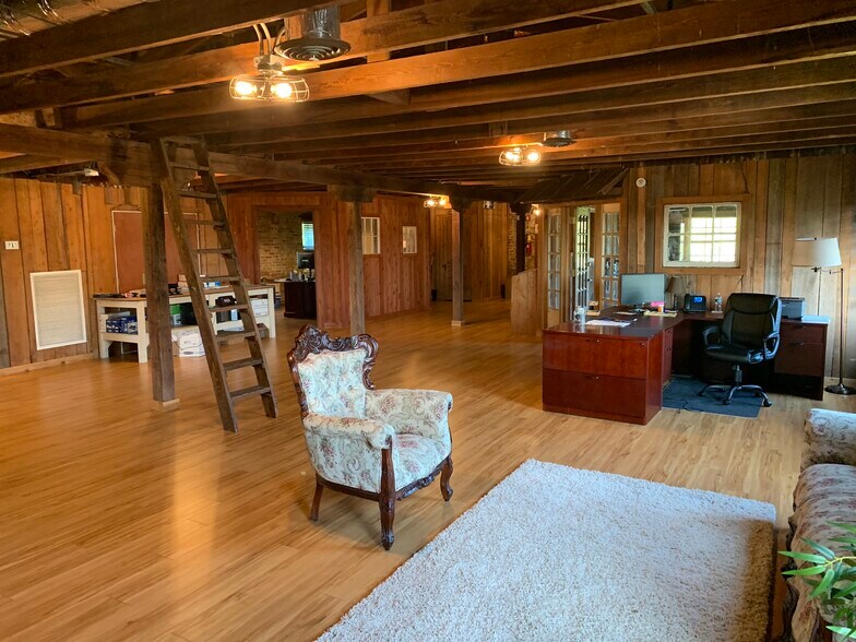 More Photos Of 2802 N Howard Ave, Tampa Loft Creative Space For Lease