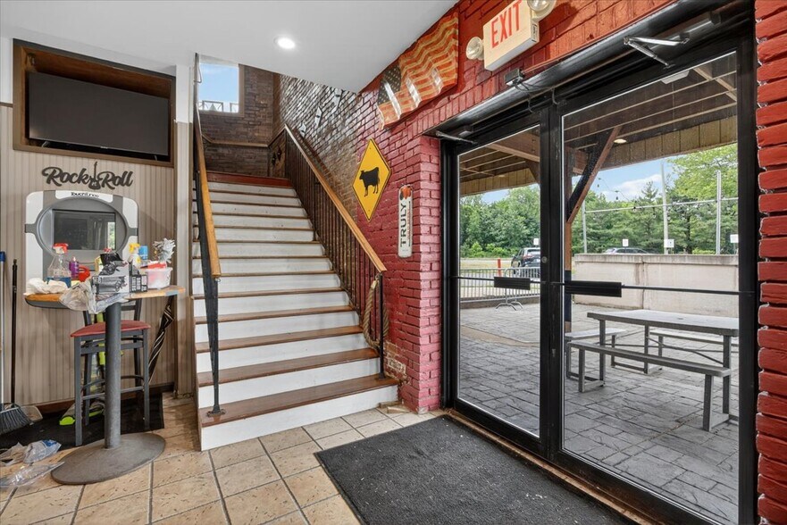 More Photos Of 650-654 S Main St, Wilkes-Barre Bar For Sale