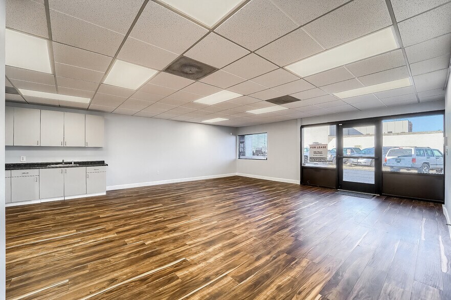 More Photos Of 5472 Arapahoe Ave, Boulder Auto Repair For Lease