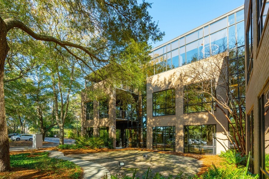 More Photos Of 710 Johnnie Dodds Blvd, Mount Pleasant Medical For Sale