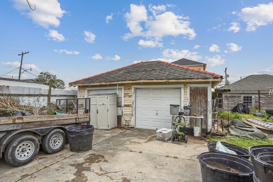 More Photos Of 406 Iris Ave, Jefferson Flex For Lease