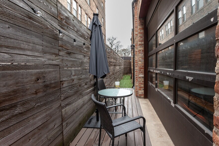 More Photos Of 2425 W 14th St, Chicago Loft Creative Space For Lease