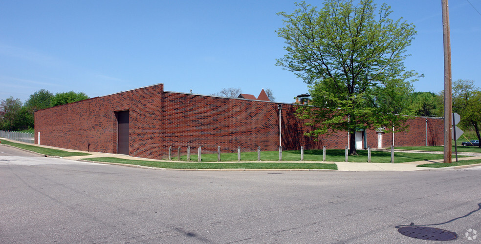 Primary Photo Of 1210 Sweitzer Ave, Akron Warehouse For Lease