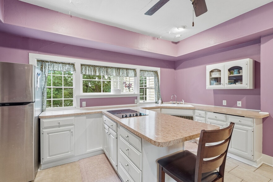 More Photos Of 2200 W Memorial Dr, Janesville Hospitality For Sale