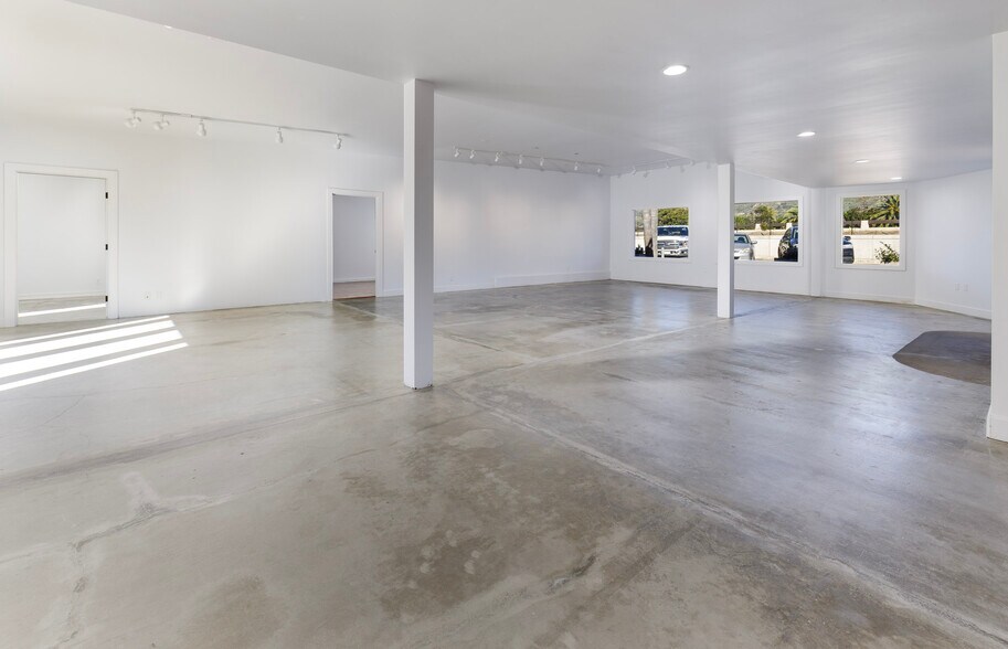 More Photos Of 3823 Santa Claus Ln, Carpinteria Restaurant For Sale