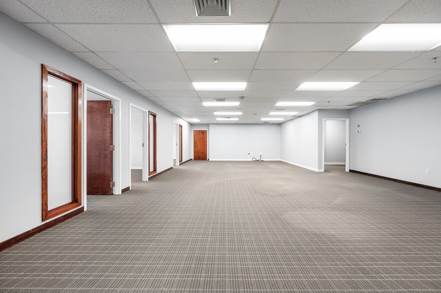 More Photos Of 55 Accord Park Dr, Rockland Office For Sale