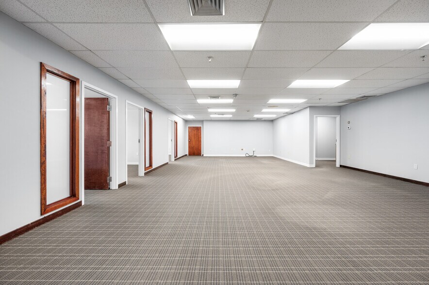 More Photos Of 55 Accord Park Dr, Rockland Office For Lease