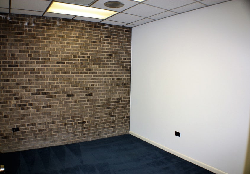 More Photos Of 111 W Pine St, Graham Office For Lease