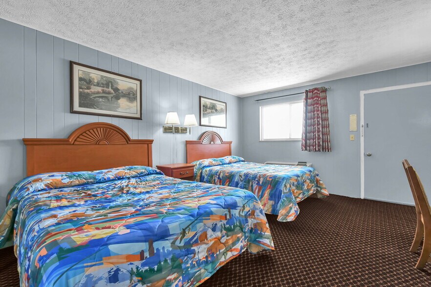 More Photos Of 1342 Hebron Rd, Heath Hotel For Sale