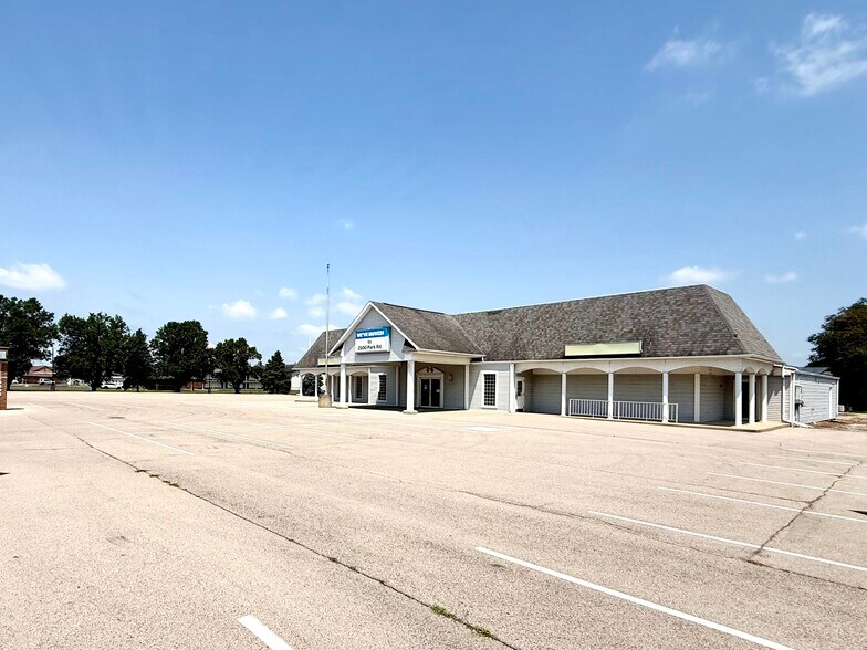 More Photos Of 3548 Western Ave, Connersville Mixed Retail For Sale