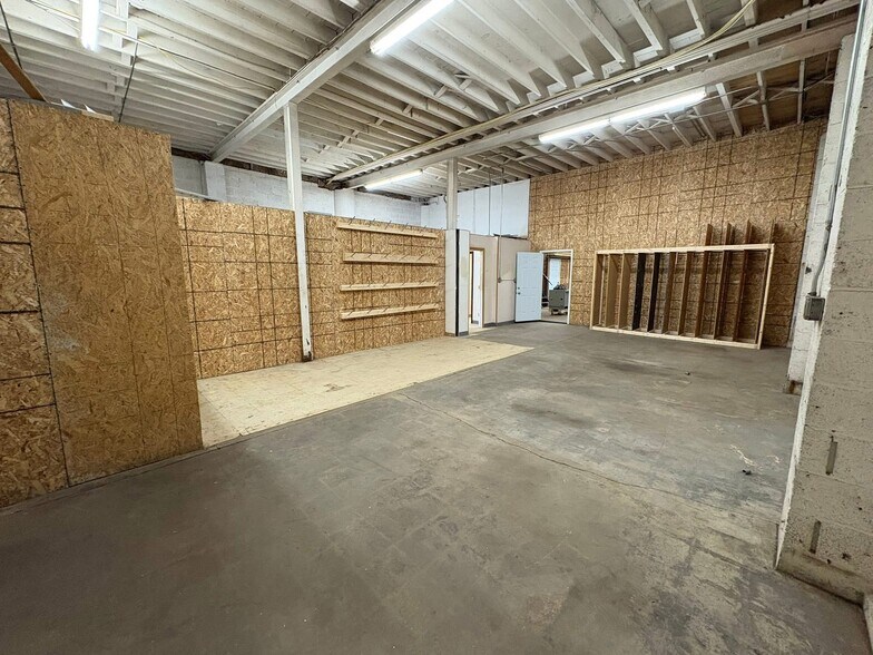 More Photos Of 1711 Union Rd, West Seneca Self Storage For Lease