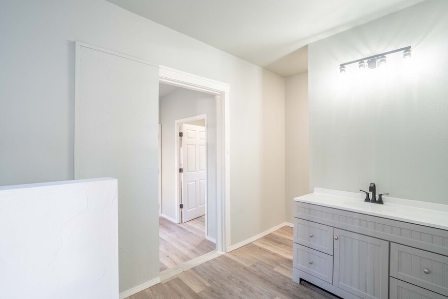 More Photos Of 1703 S Quaker Ave, Tulsa Apartments For Sale