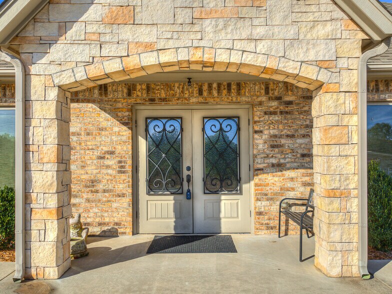 Primary Photo Of 1917 Commerce, Choctaw Office For Sale
